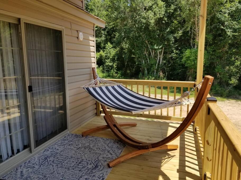 Tiny Home With Hammock Loft Bbq And Yard ฟีนิกซ์ ซิตี้ ภายนอก รูปภาพ
